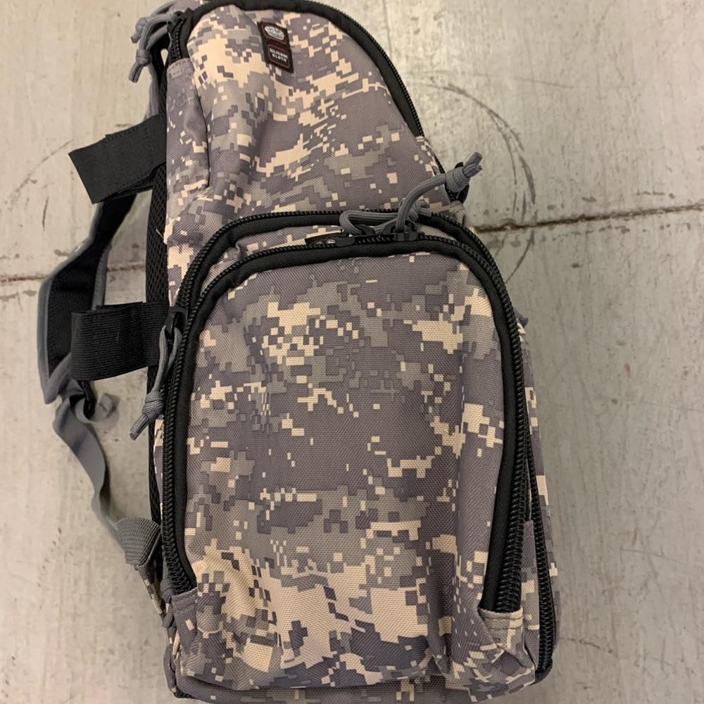 Backpack - Picture 4 of 6